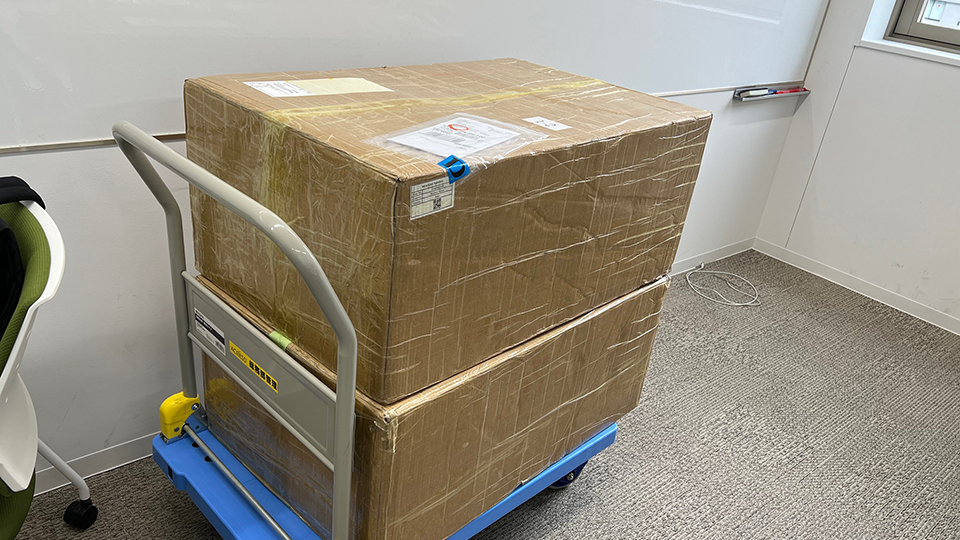 wowrobo社から届いた段ボール